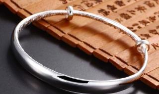 让孩子变笨的银手镯 让孩子变笨的银手镯